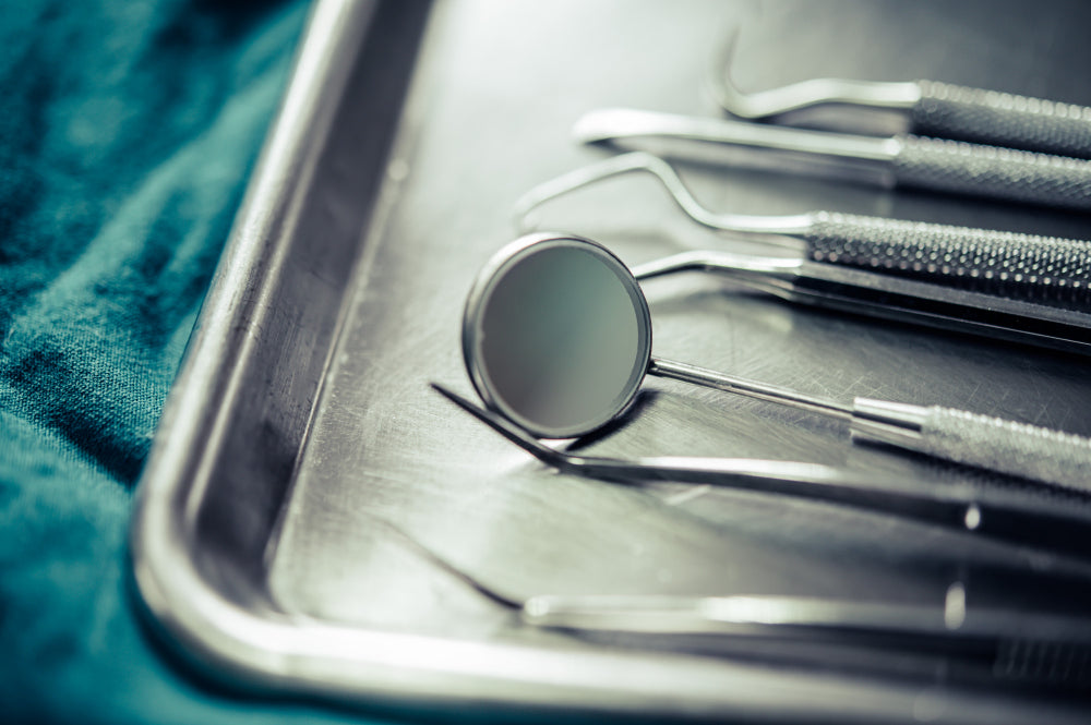 Accesorios imprescindibles para clínicas dentales: optimiza tu consulta en Madrid