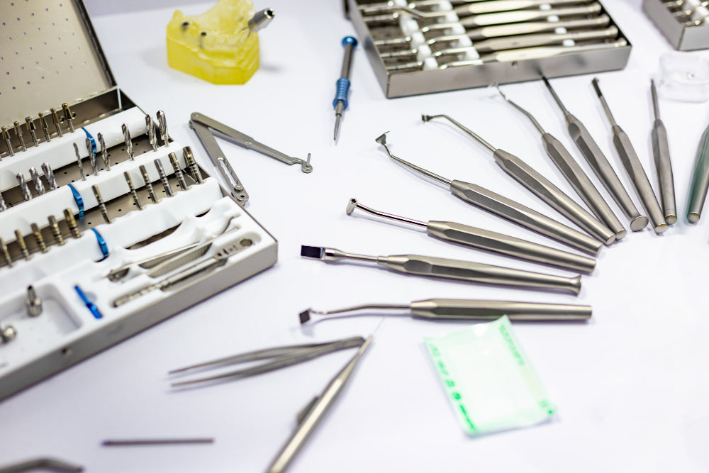 ¿Cómo montar tu primer kit de instrumental dental si eres estudiante en Madrid?
