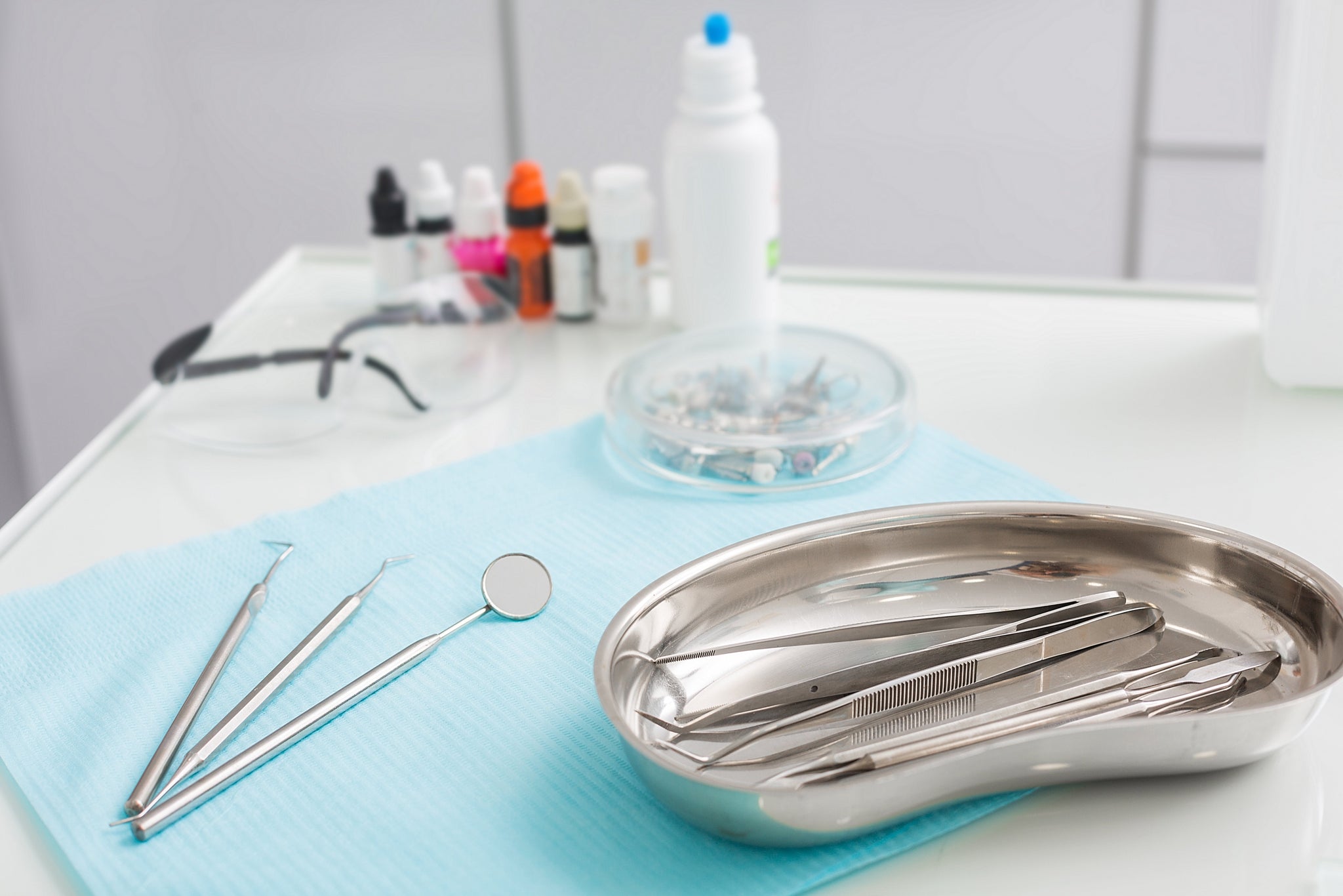 Accesorios imprescindibles para estudiantes de odontología en Madrid